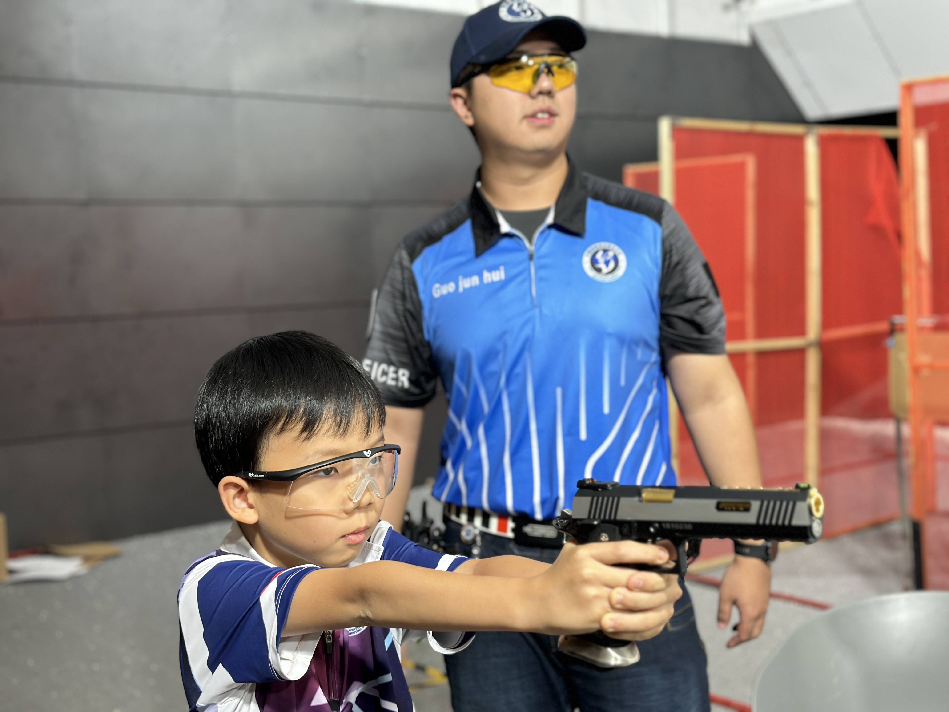 越野滑雪赛：林海雪原里的速度竞技