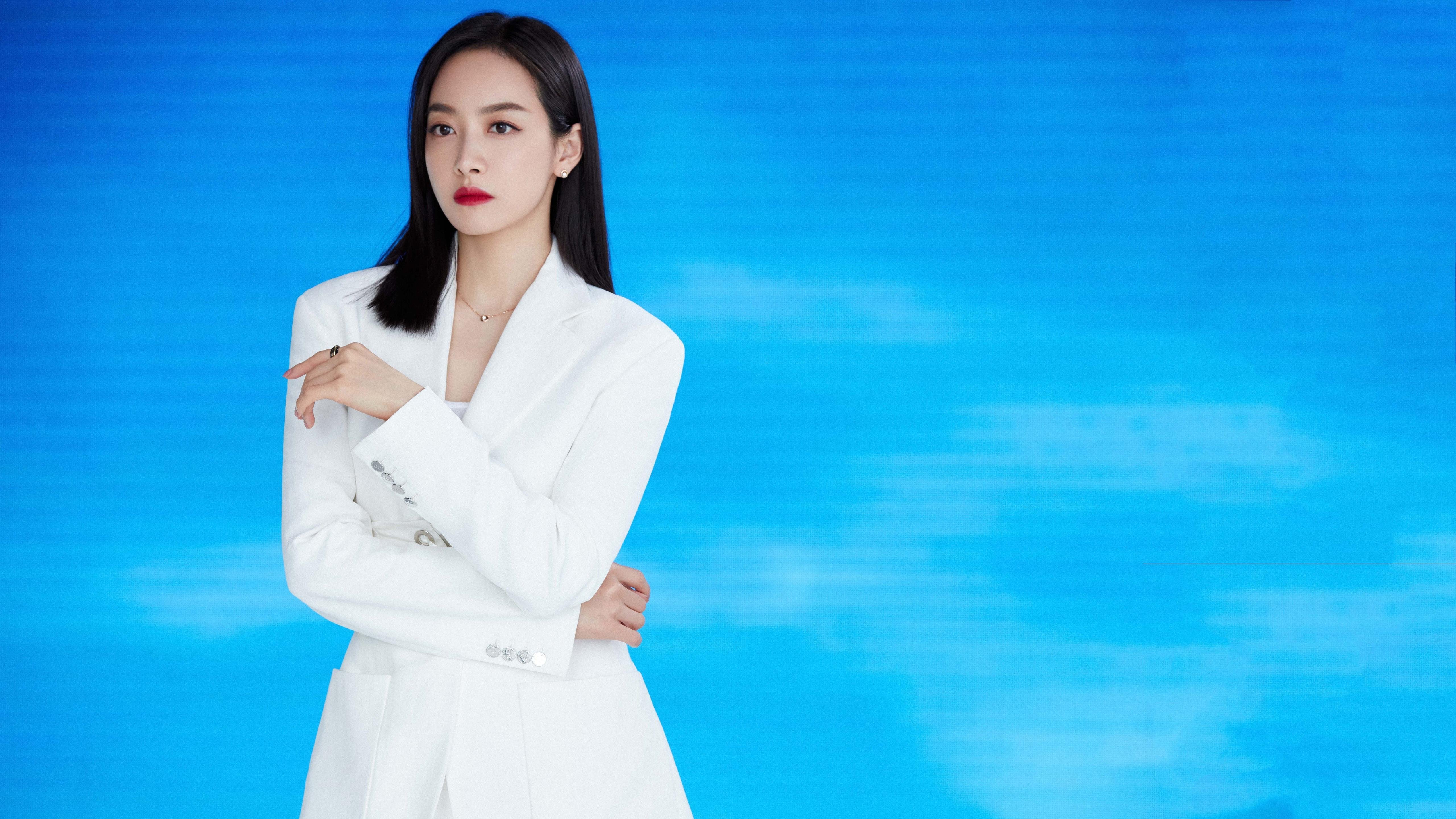 《勇士主帅强调调整策略，备战下一场比赛》，勇士现任32号