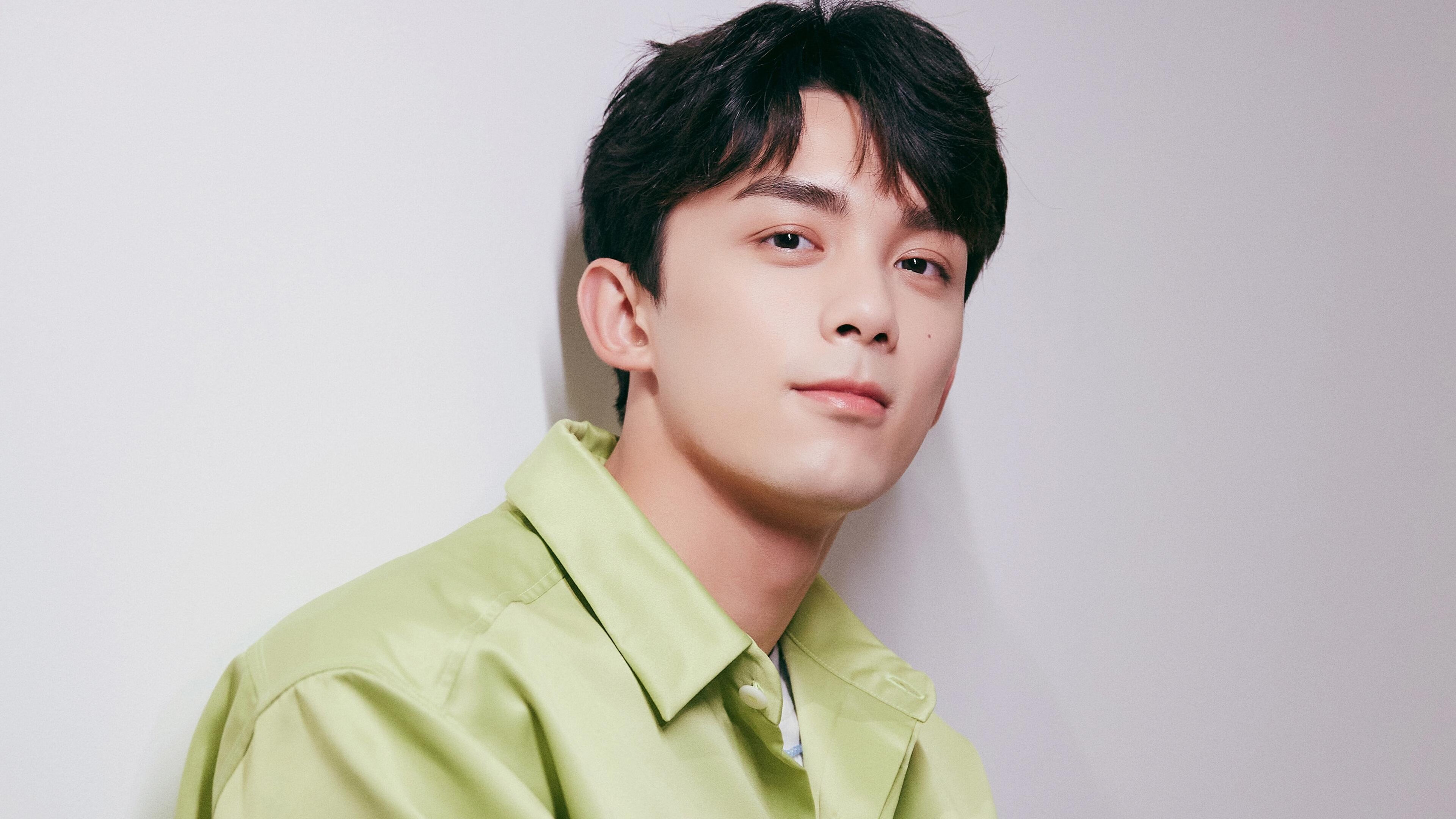 伊朗骑手阿里·巴赫蒂亚里在巴黎奥运会上与“Shahram”马匹共同参赛,尽管因马匹受伤被迫退出,但展现了坚强意志。