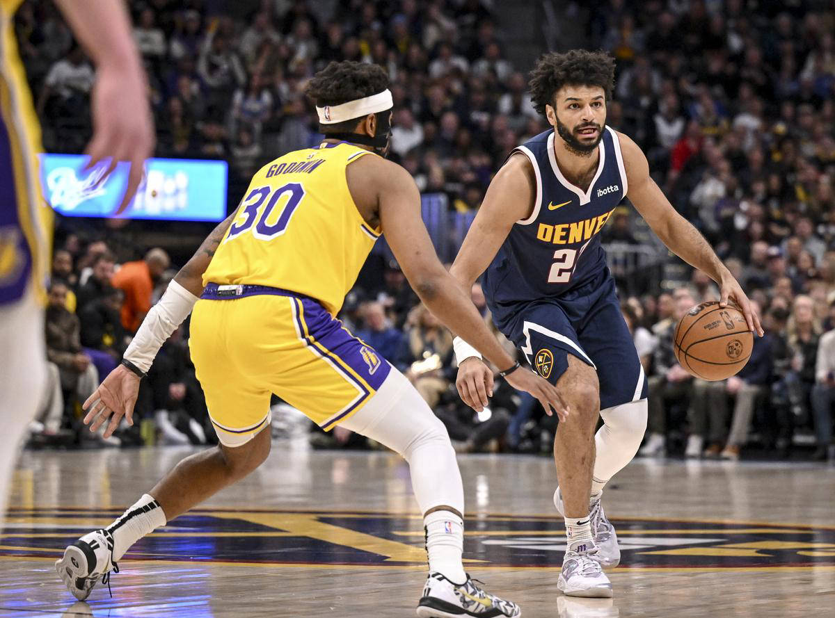 包含爱游戏体育：战术分析：掘金队如何利用约基奇的组织能力，提升进攻效率？的词条