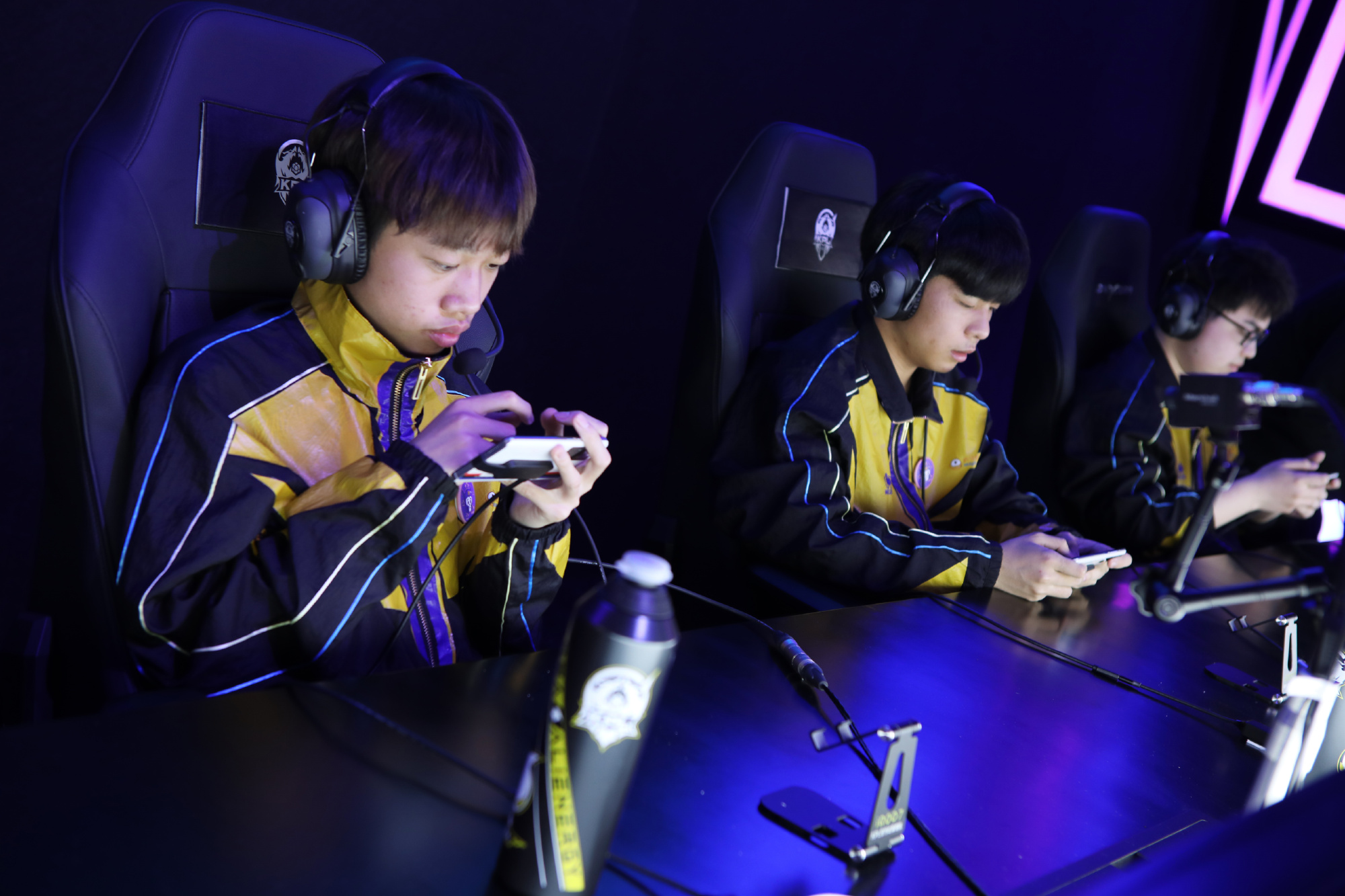 关于爱游戏体育:首届电竞体验日：粉丝与职业选手面对面的信息