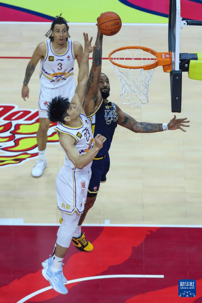 包含爱游戏体育：中国男篮历史上的经典绝杀球：回顾那些激动人心的时刻的词条