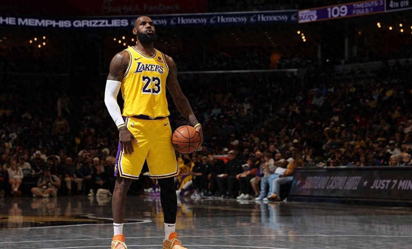 爱游戏体育:湖人队新赛季训练计划：体能储备，战术演练，为新赛季做好充分准备的简单介绍