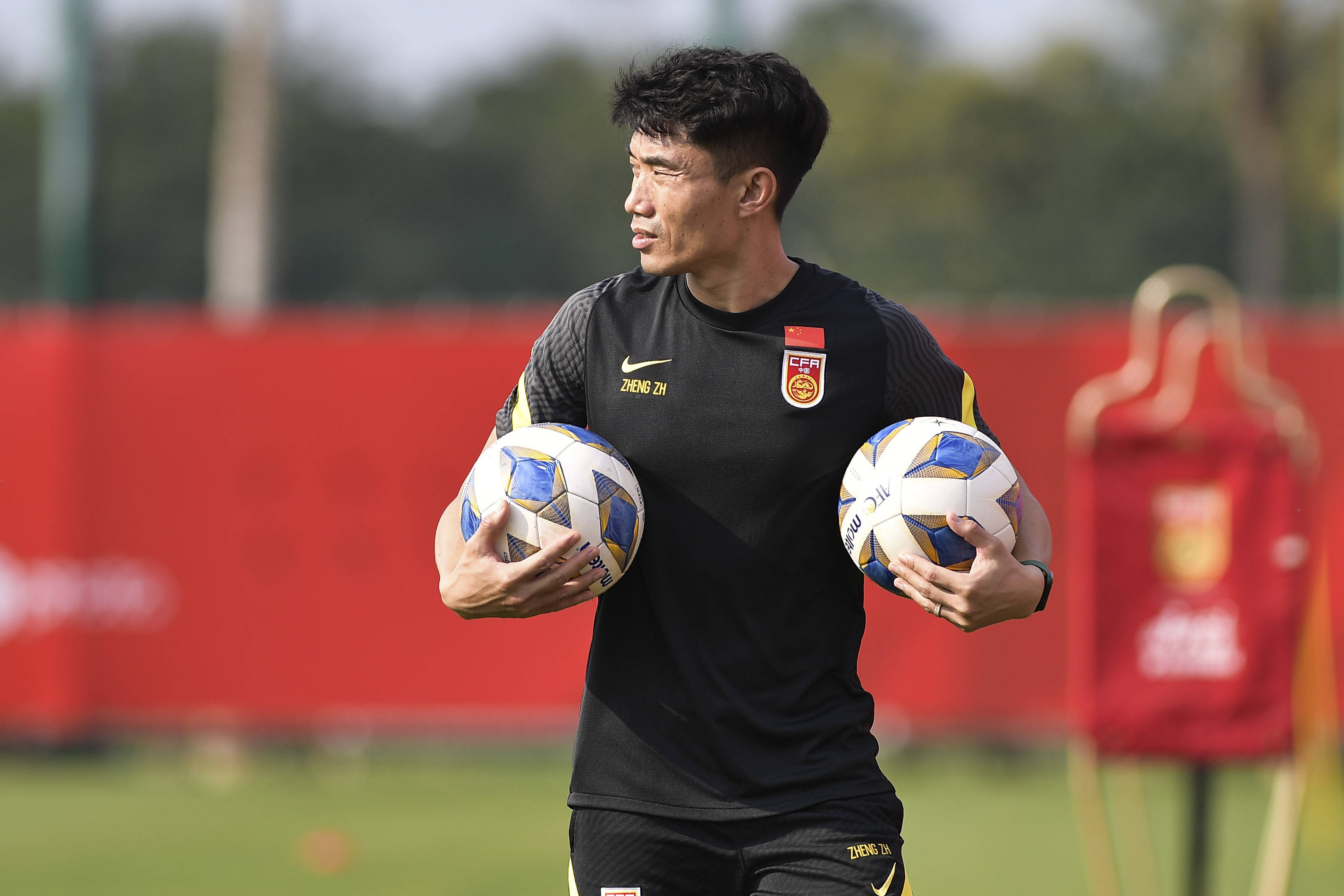 爱游戏体育:老将郑智“转型教练”，球迷：期待他能为中国足球带来新的思路！的简单介绍