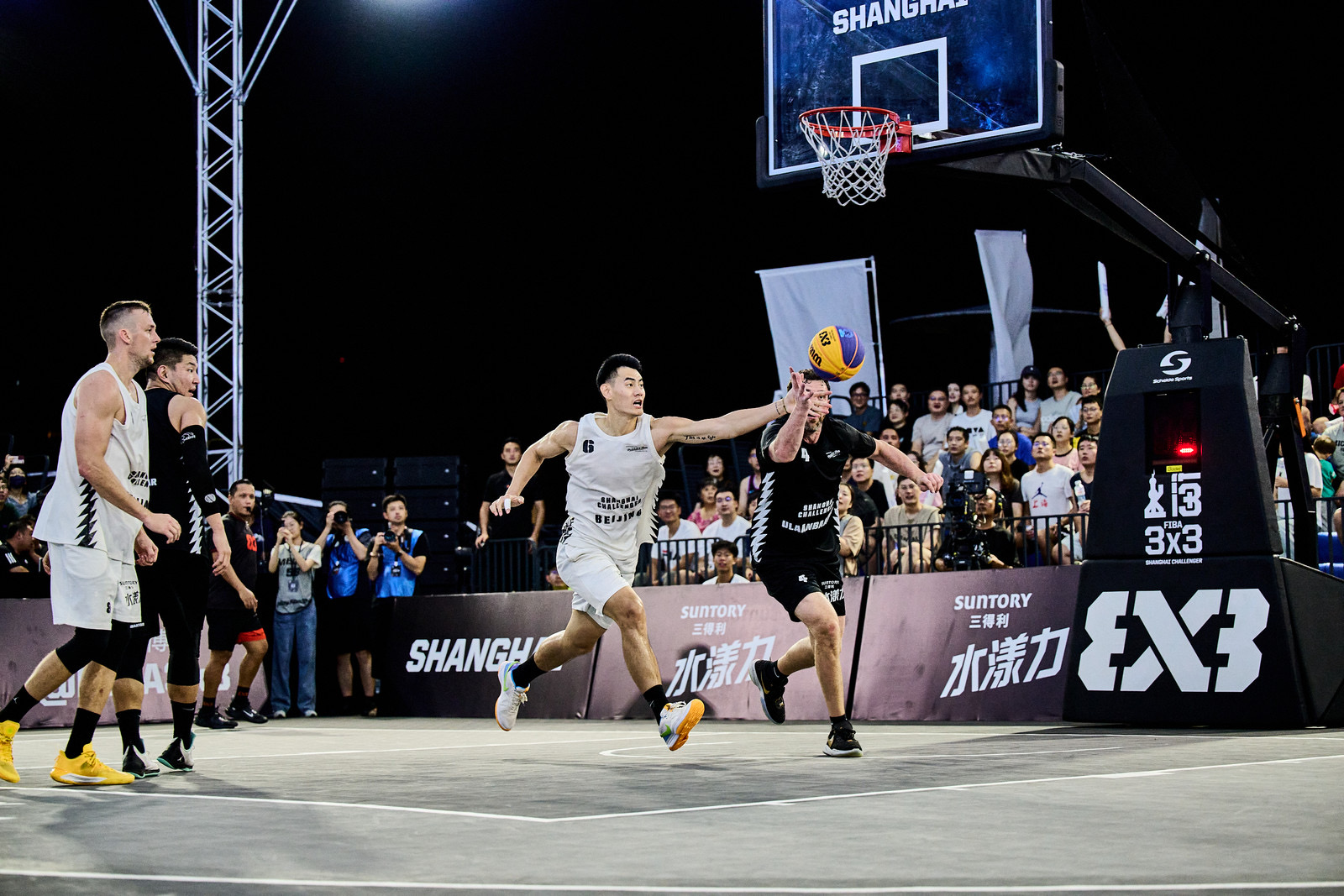 关于爱游戏体育：篮球公益活动传递温暖，关爱弱势群体的信息